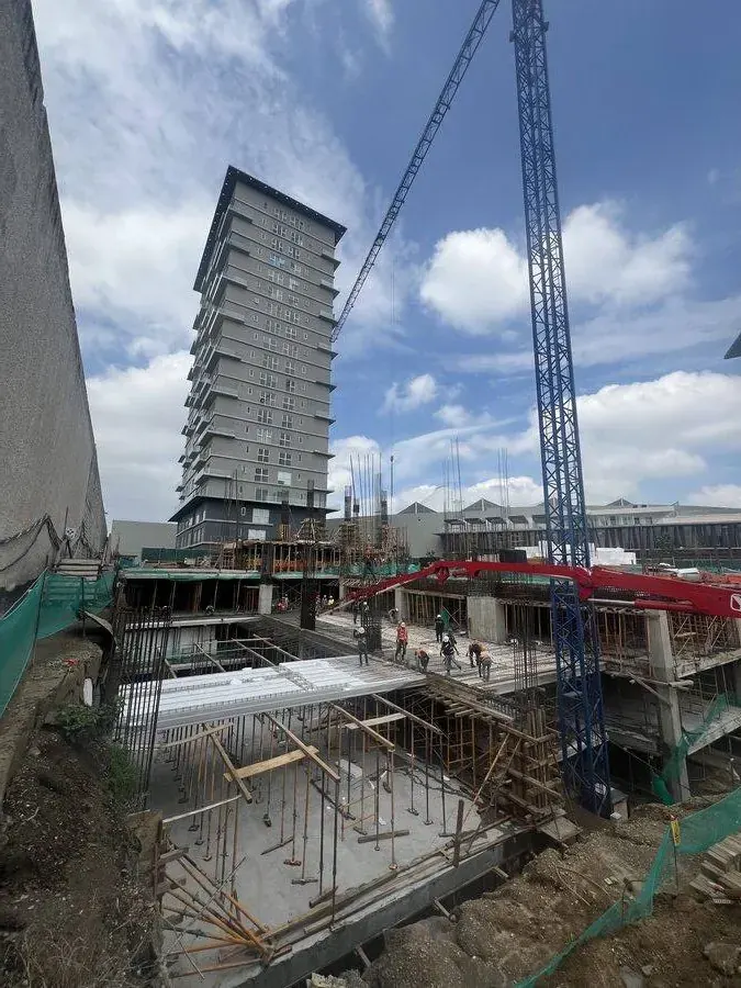 Torre residencial en construcción donde Spazio Parota Studio fabricó e instaló más de 200 cocinas